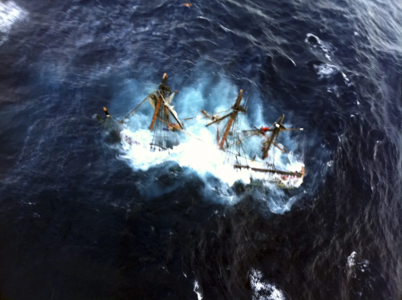 Huragan Sandy - zatonął słynny żaglowiec HMS Bounty