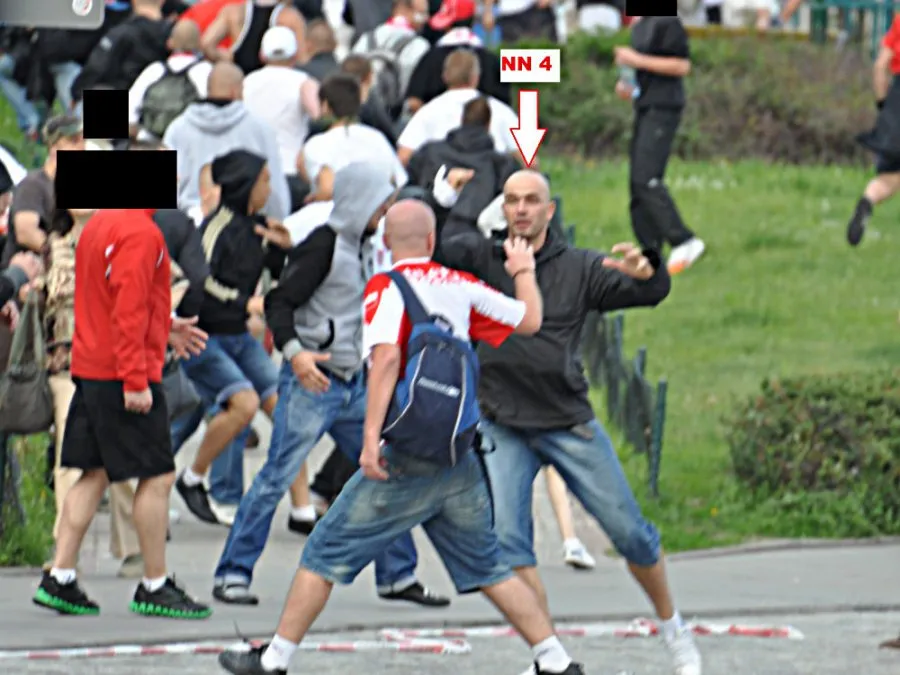 4244354-kibole-zamieszki-euro-2012.jpg