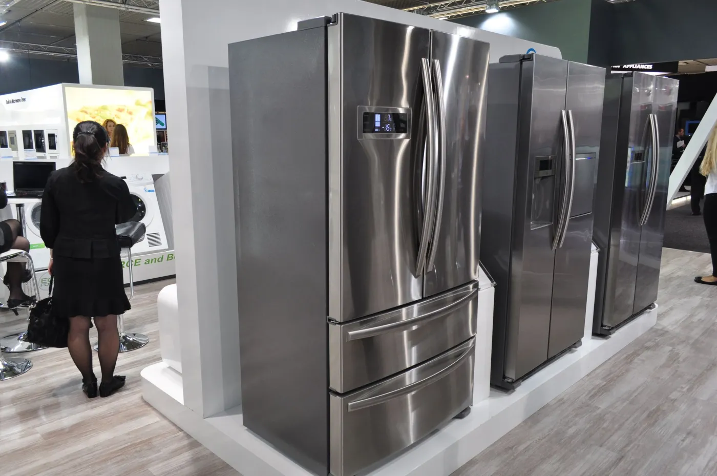 3982278-ciekawa-lodowka-firmy-midea.jpg