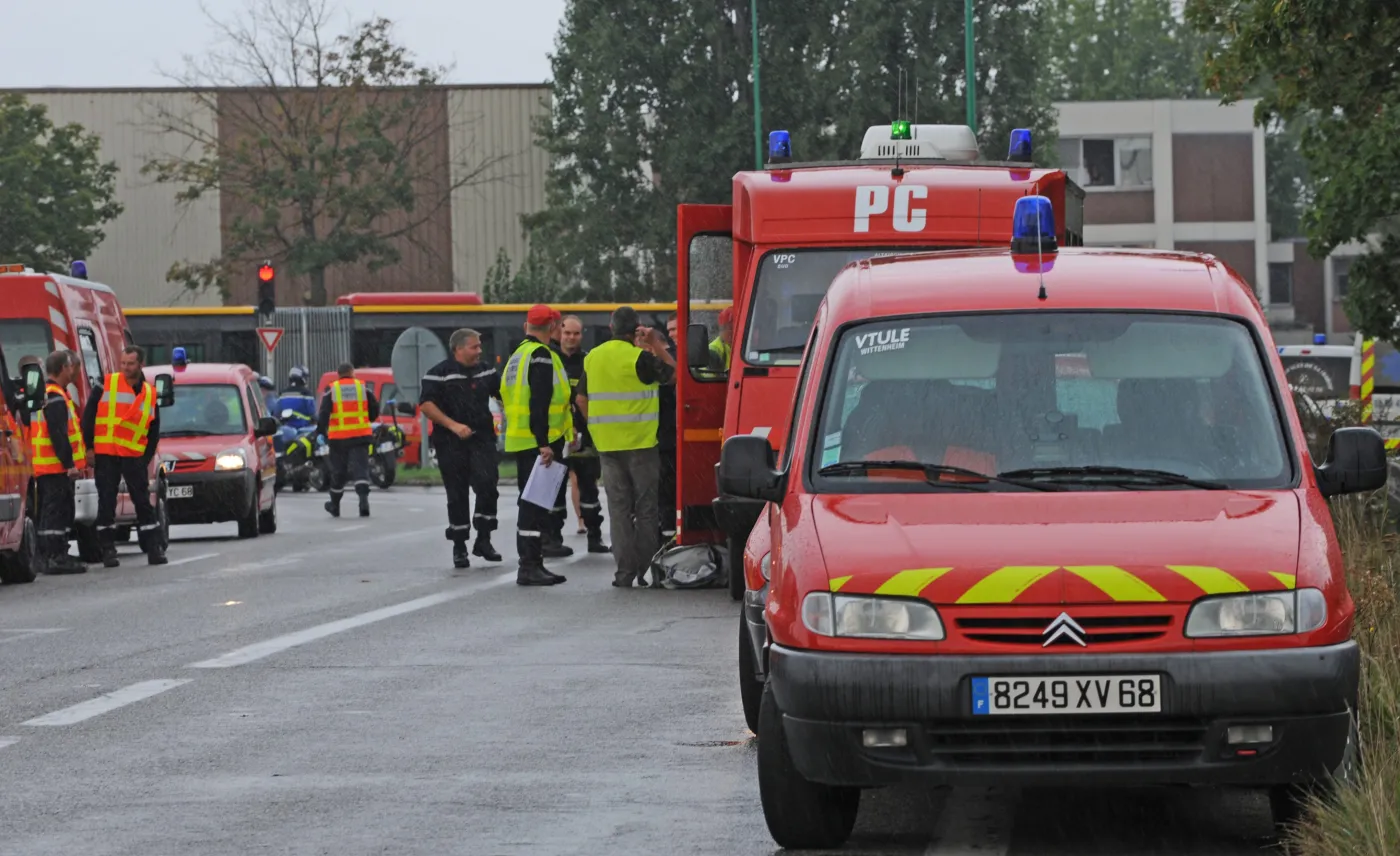 4016488-wypadek-autokaru-pod-miluza.jpg