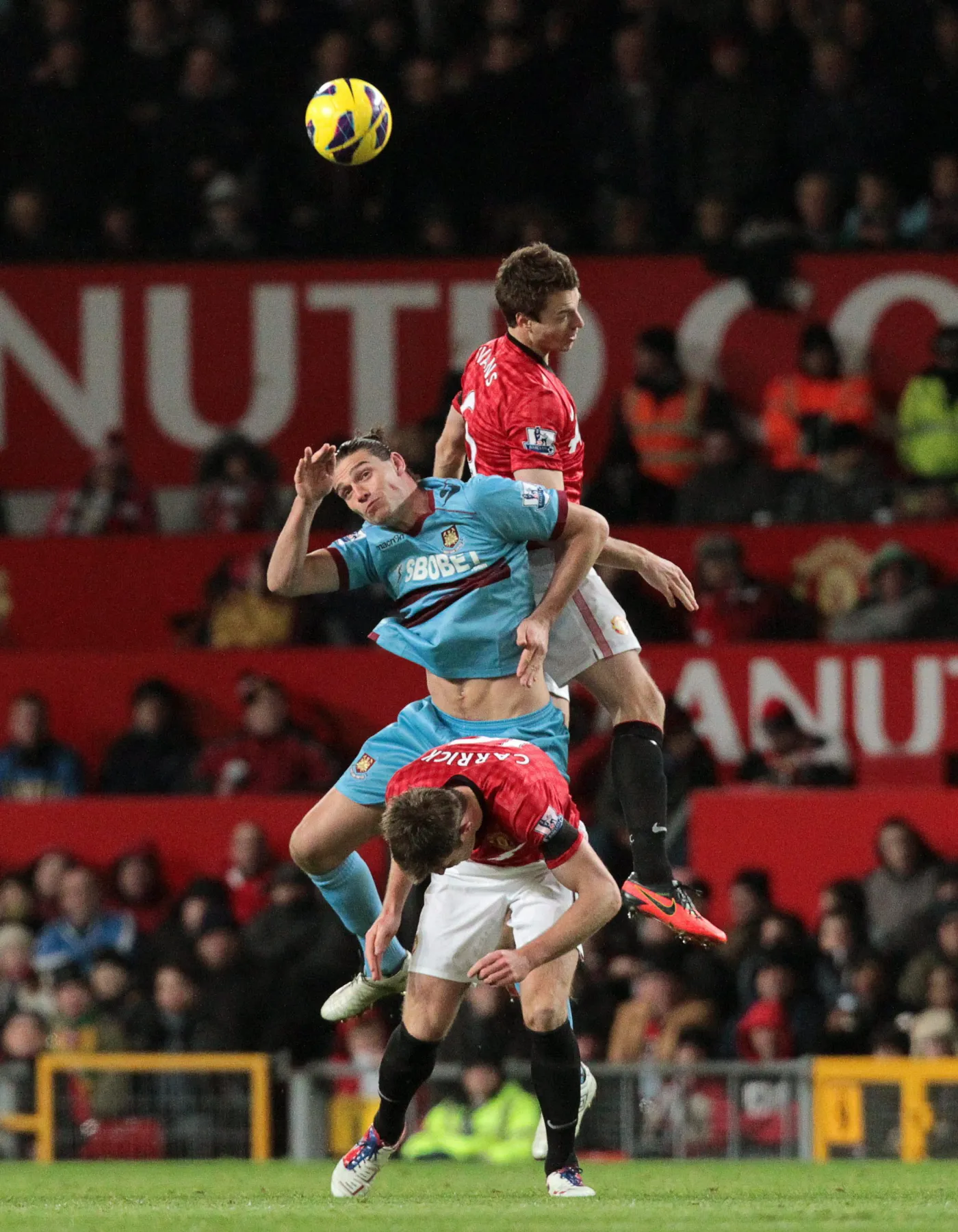 4430889-michael-carrick-jonny-evans-i.jpg