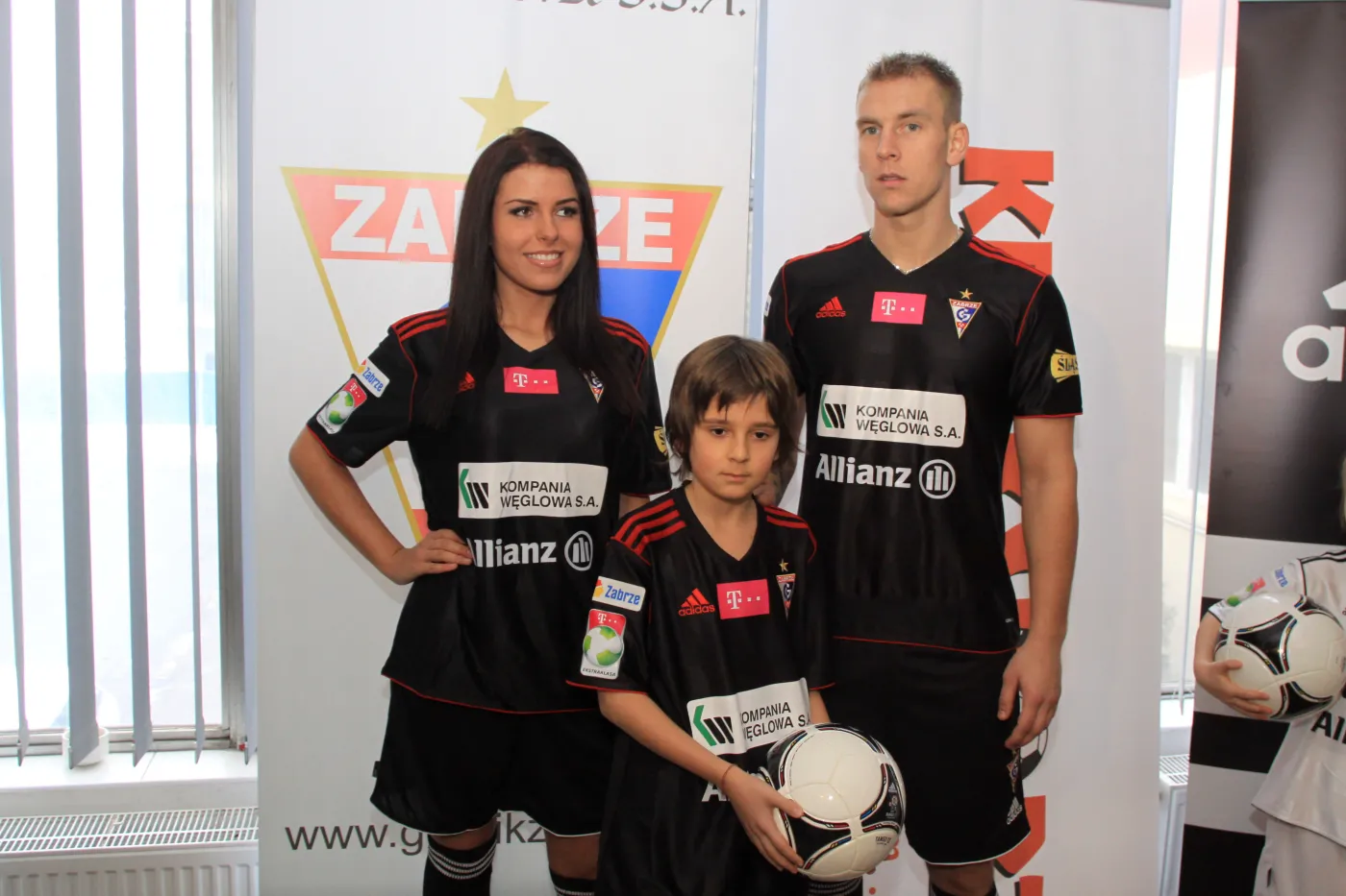  Piękne modelki zaprezentowały nowe stroje Górnika Zabrze
