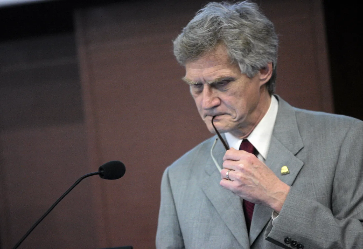 Prof. Nowaczyk: Polska upadła na kolanach smoleńskich