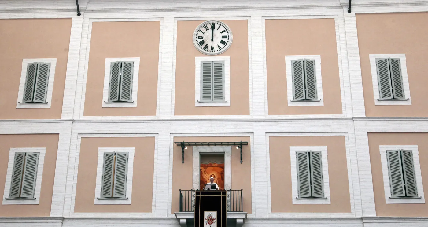 4608534-benedykt-xvi-castel-gandolfo.jpg