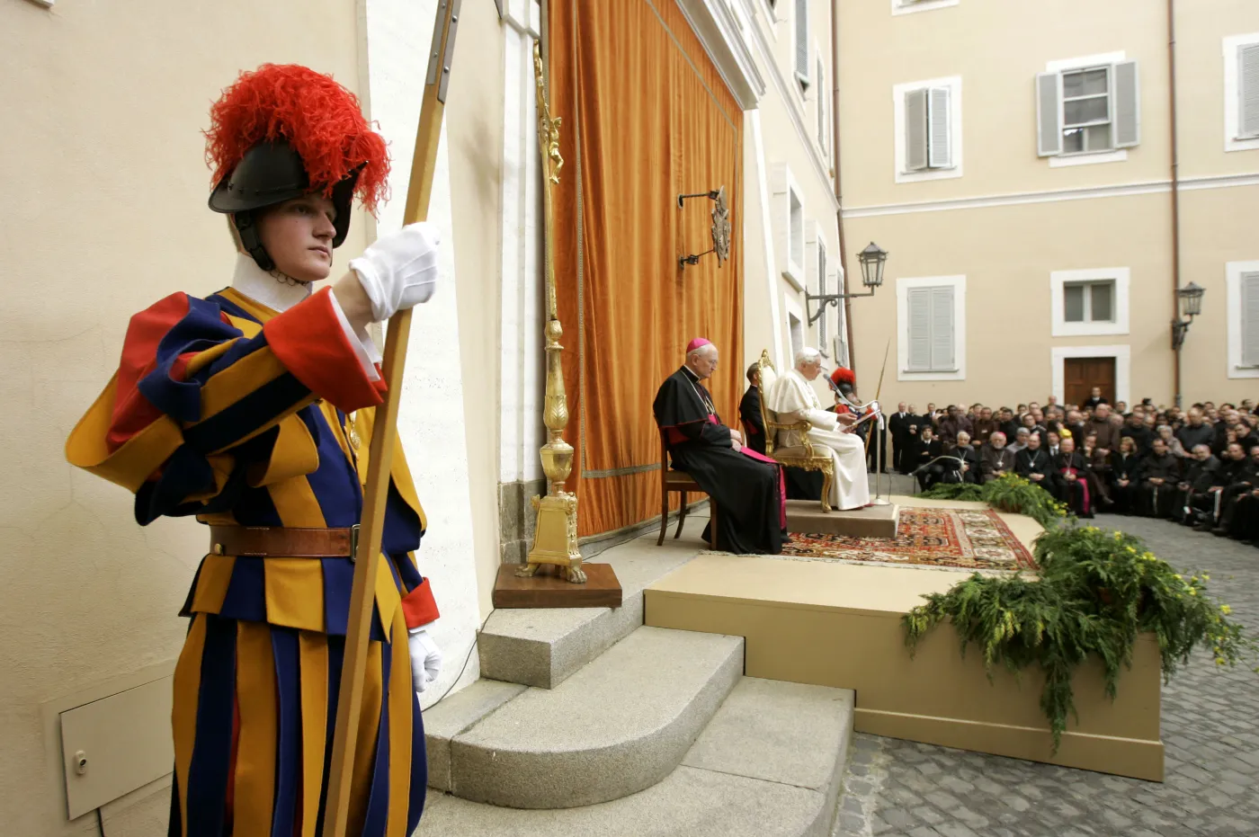 4608219-benedykt-xvi-castel-gandolfo.jpg