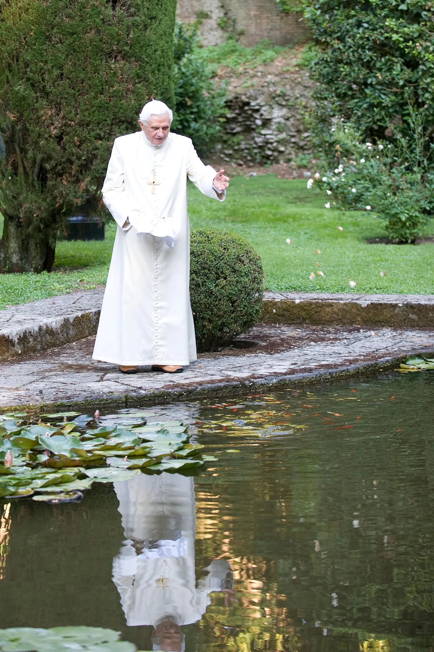 4608363-benedykt-xvi-castel-gandolfo.jpg