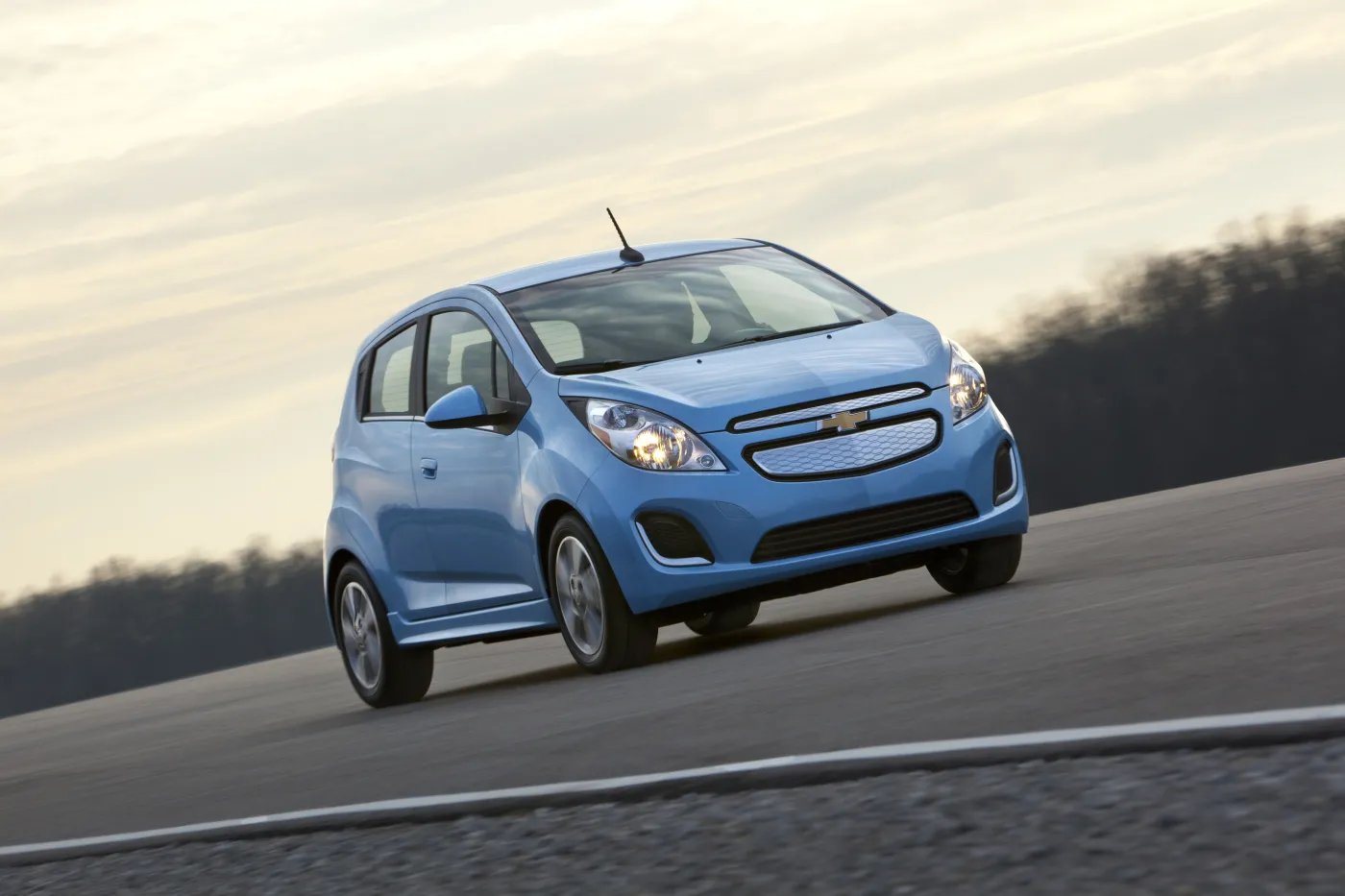 4626382-2014-chevrolet-sparkev-022.jpg