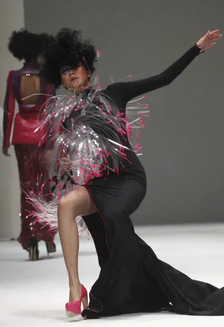 4354172-singapur-fashion-week-2012.jpg