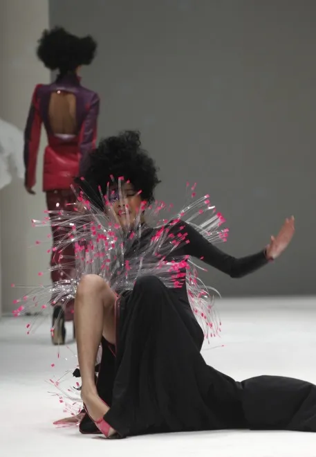 4354196-singapur-fashion-week-2012.jpg
