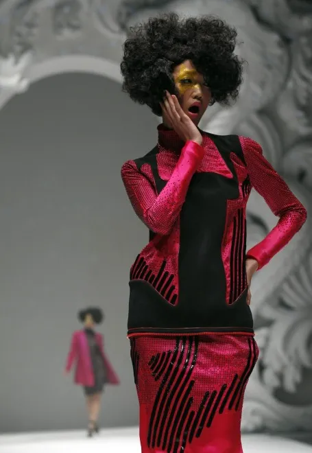 4354220-singapur-fashion-week-2012.jpg