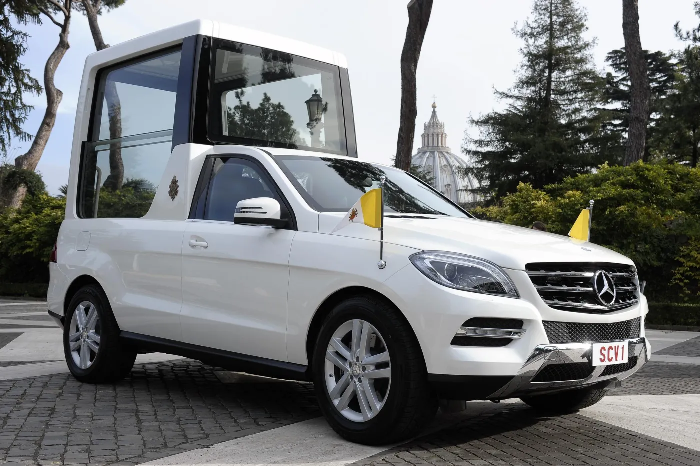 4374936-papamobile-20121207-121745.jpg