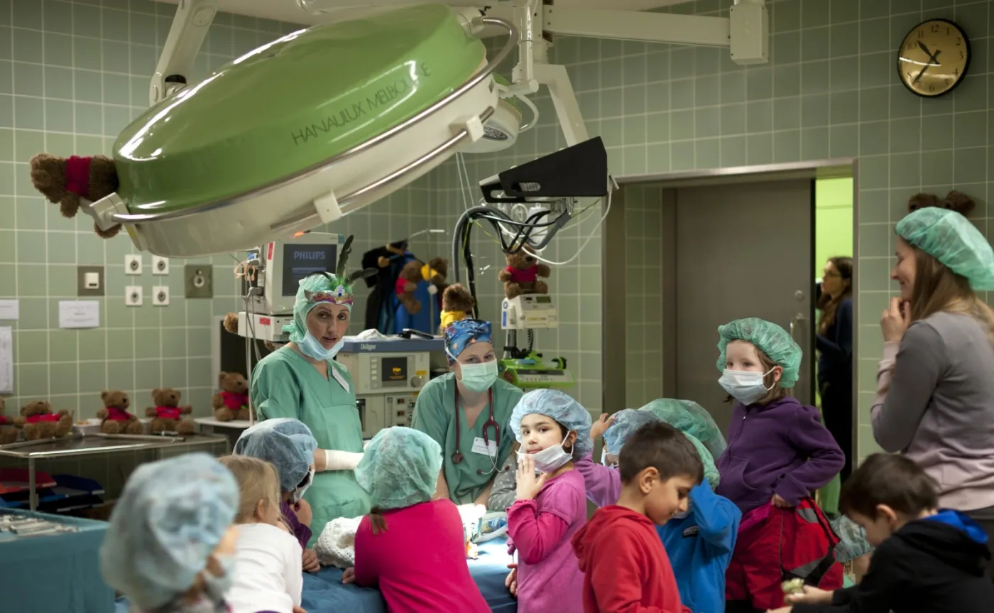 4375593-lalka-operacja-dzieci-szpital.jpg