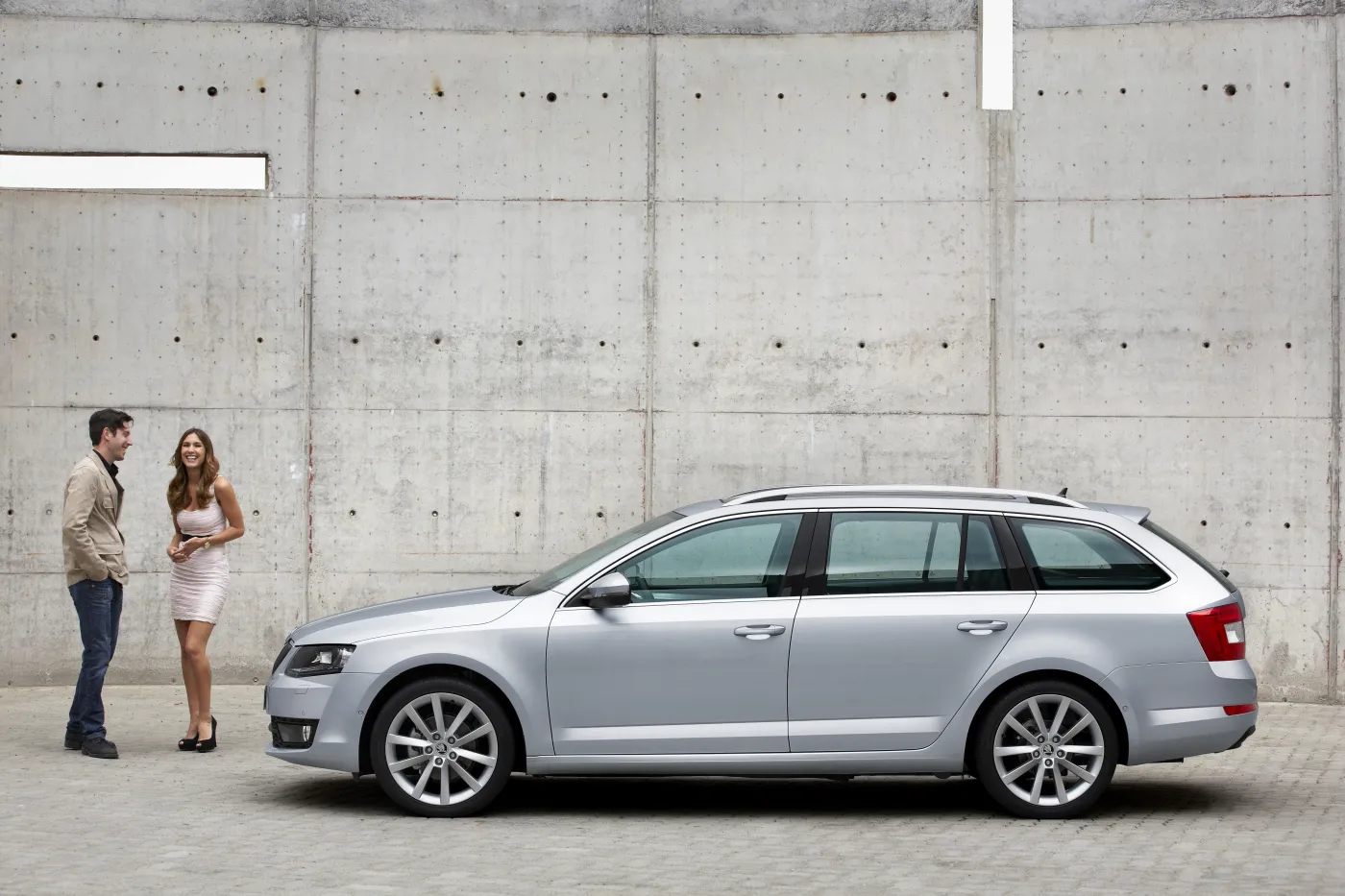 4818913-nowa-skoda-octavia-combi-main.jpg