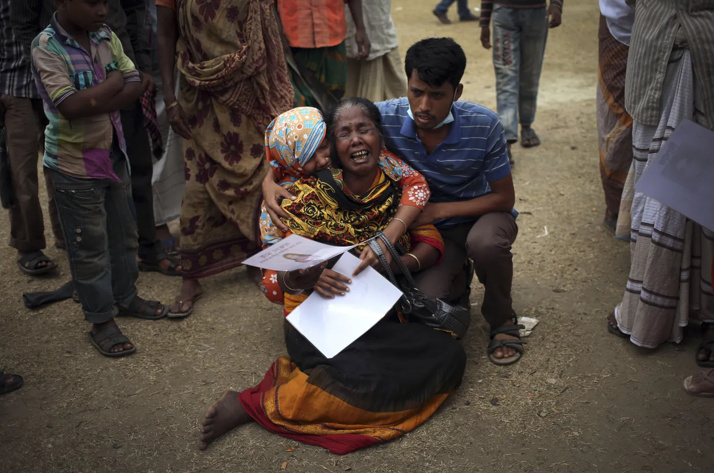 4929266-bangladesz-zawalony-budynek.jpg