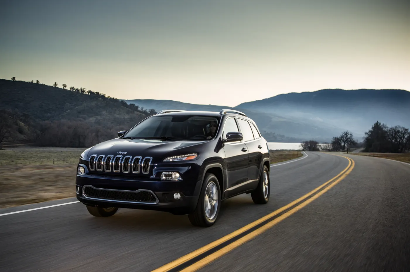 4684760-jeep-20cherokee-20on-20road.jpg