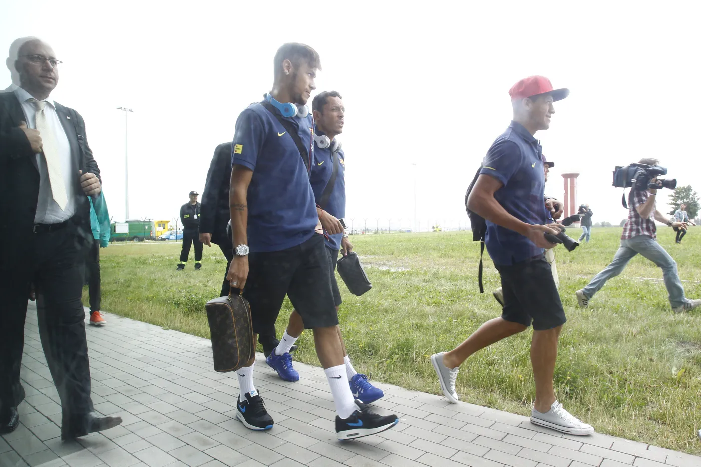 5246736-messi-neymar-i-spolka-sa-juz.jpg