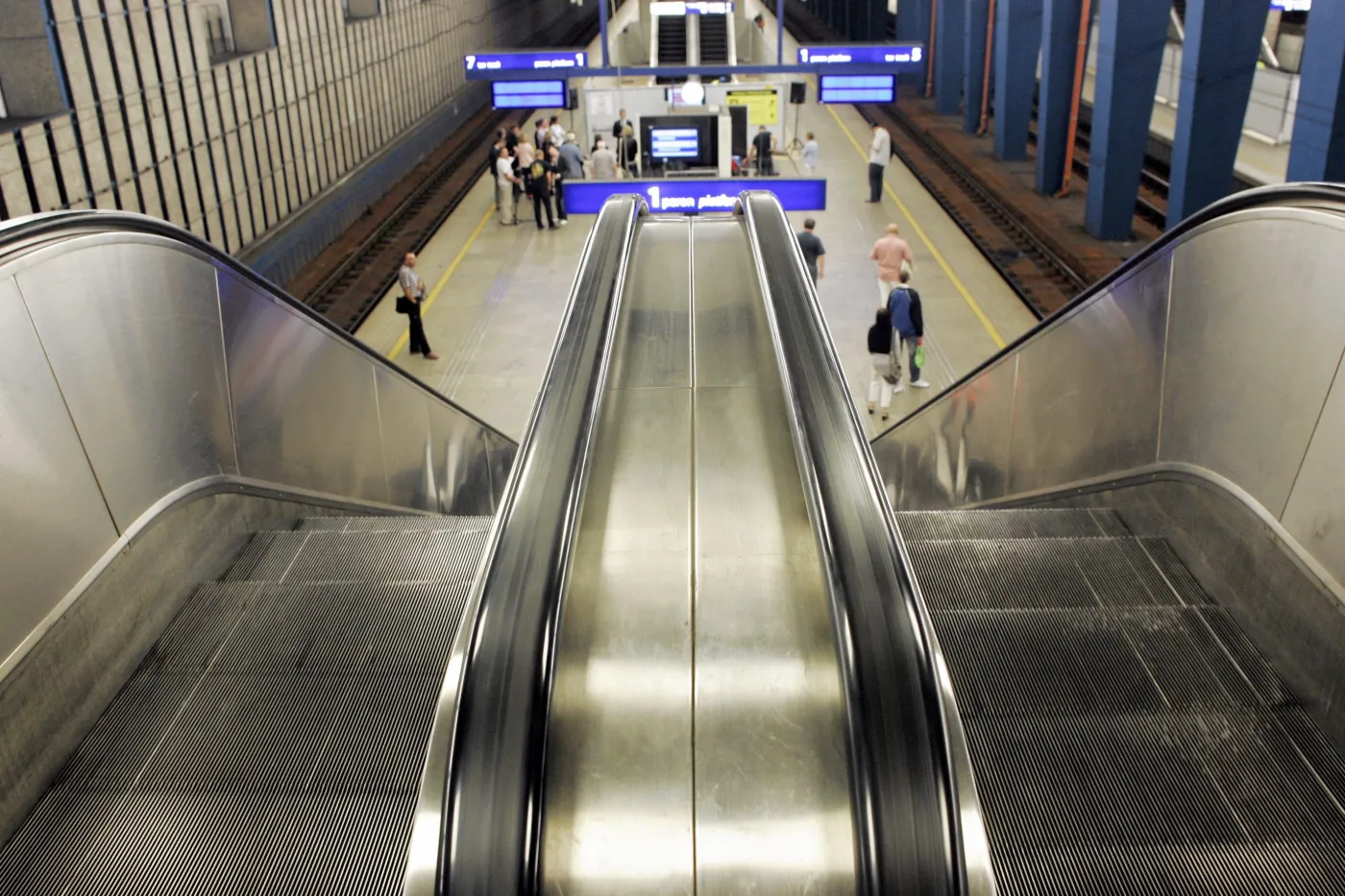 5345834-dworzec-centralny-w-warszawie.jpg