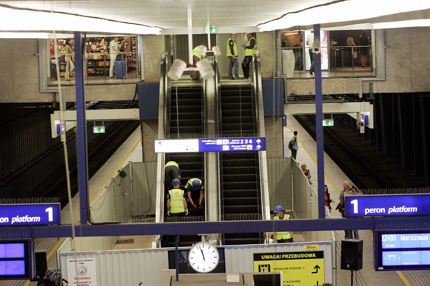 5345863-dworzec-centralny-w-warszawie.jpg