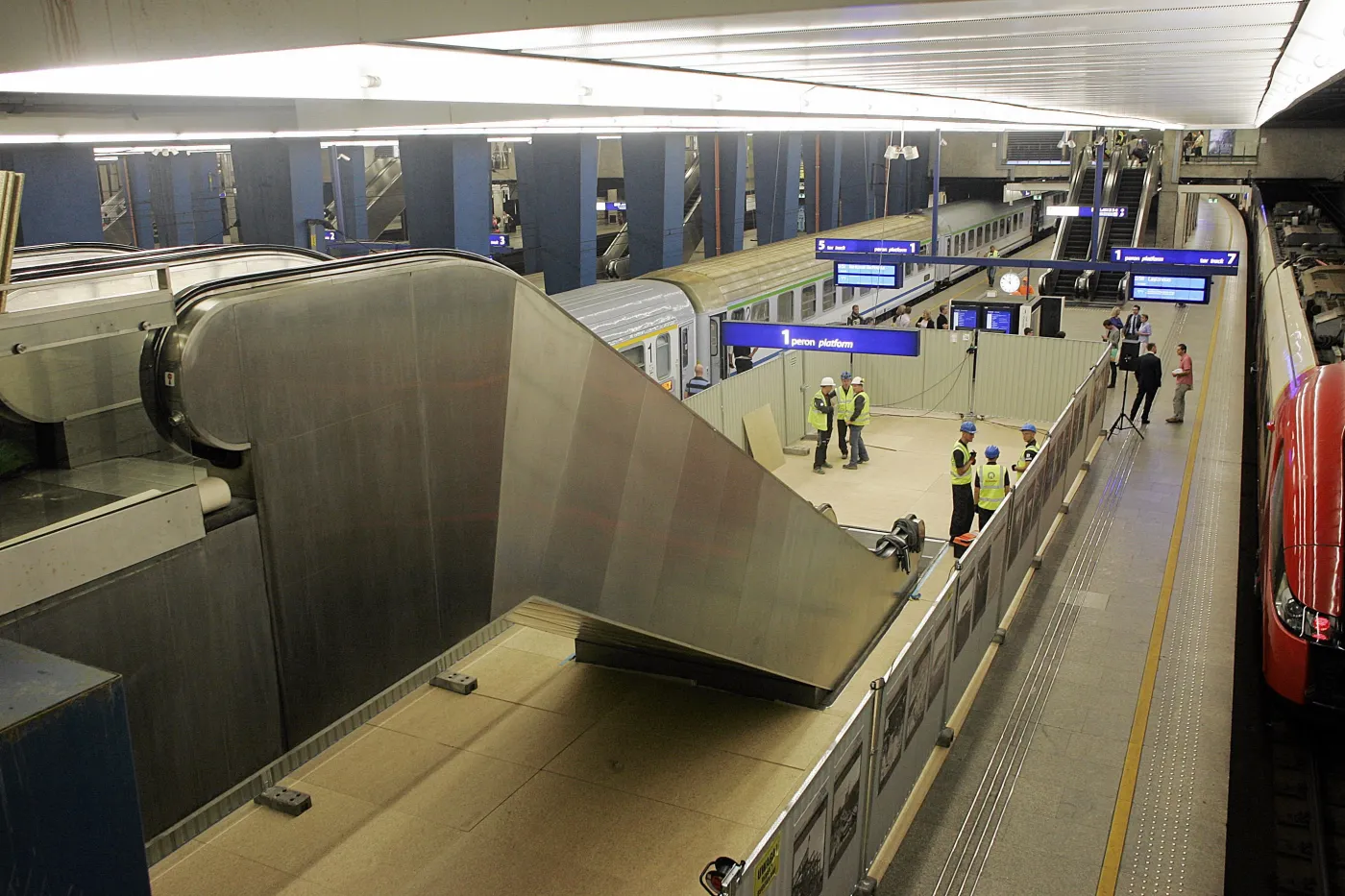 5345921-dworzec-centralny-w-warszawie.jpg