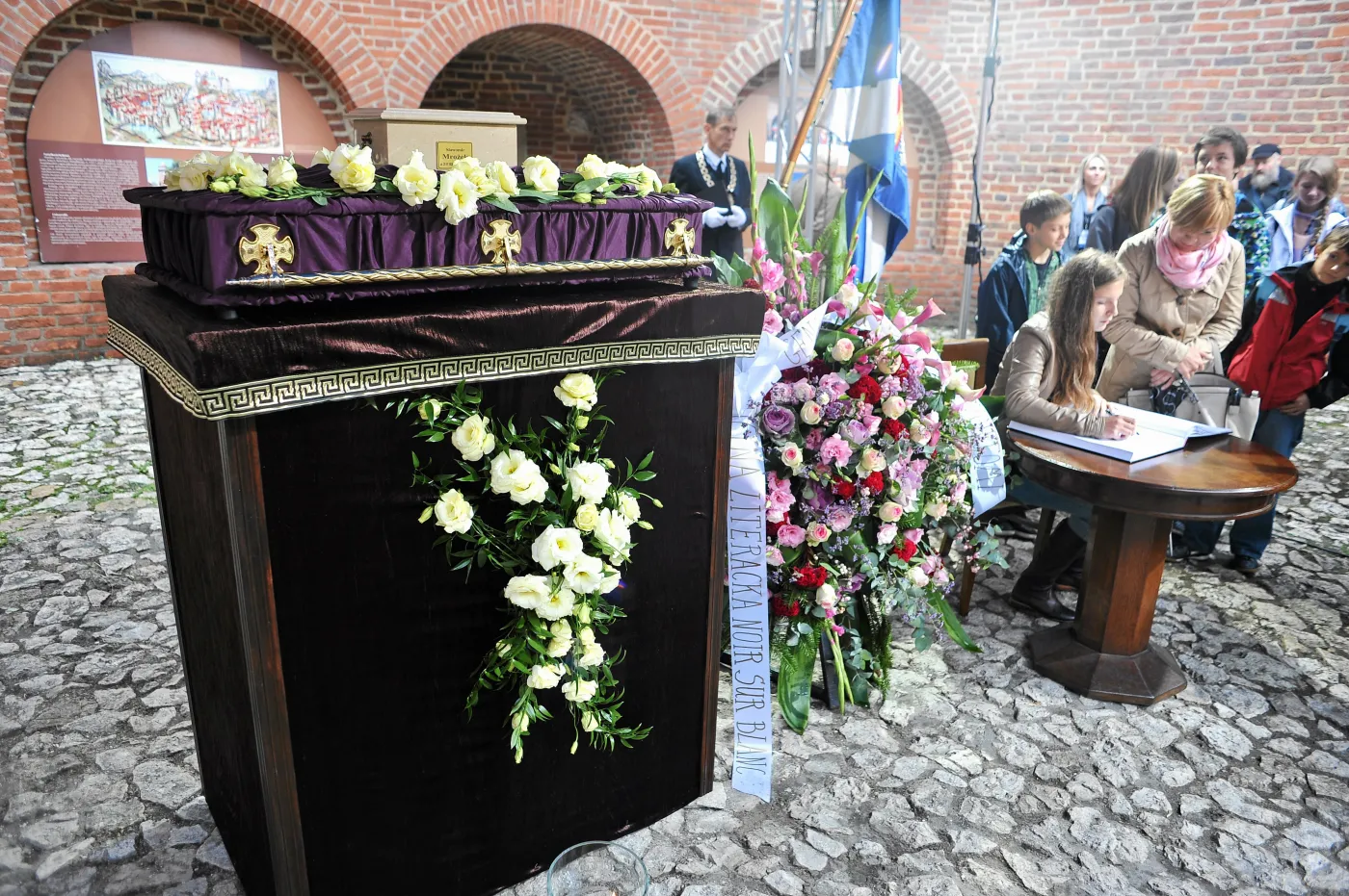 5421255-pozegnanie-slawomira-mrozka.jpg