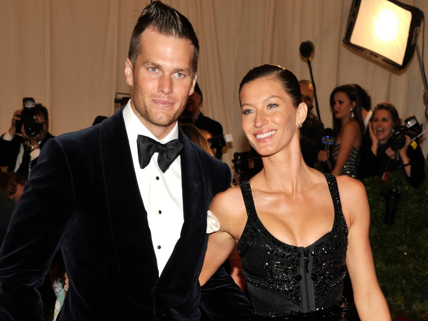5436196-gisele-bundchen-i-tom-brady.jpg