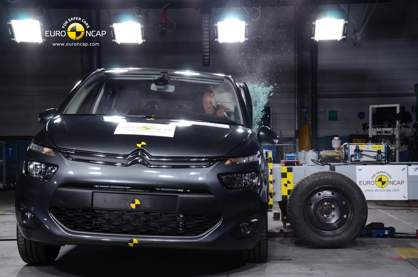 5452504-citroen-c4-picasso-test-euro.jpg