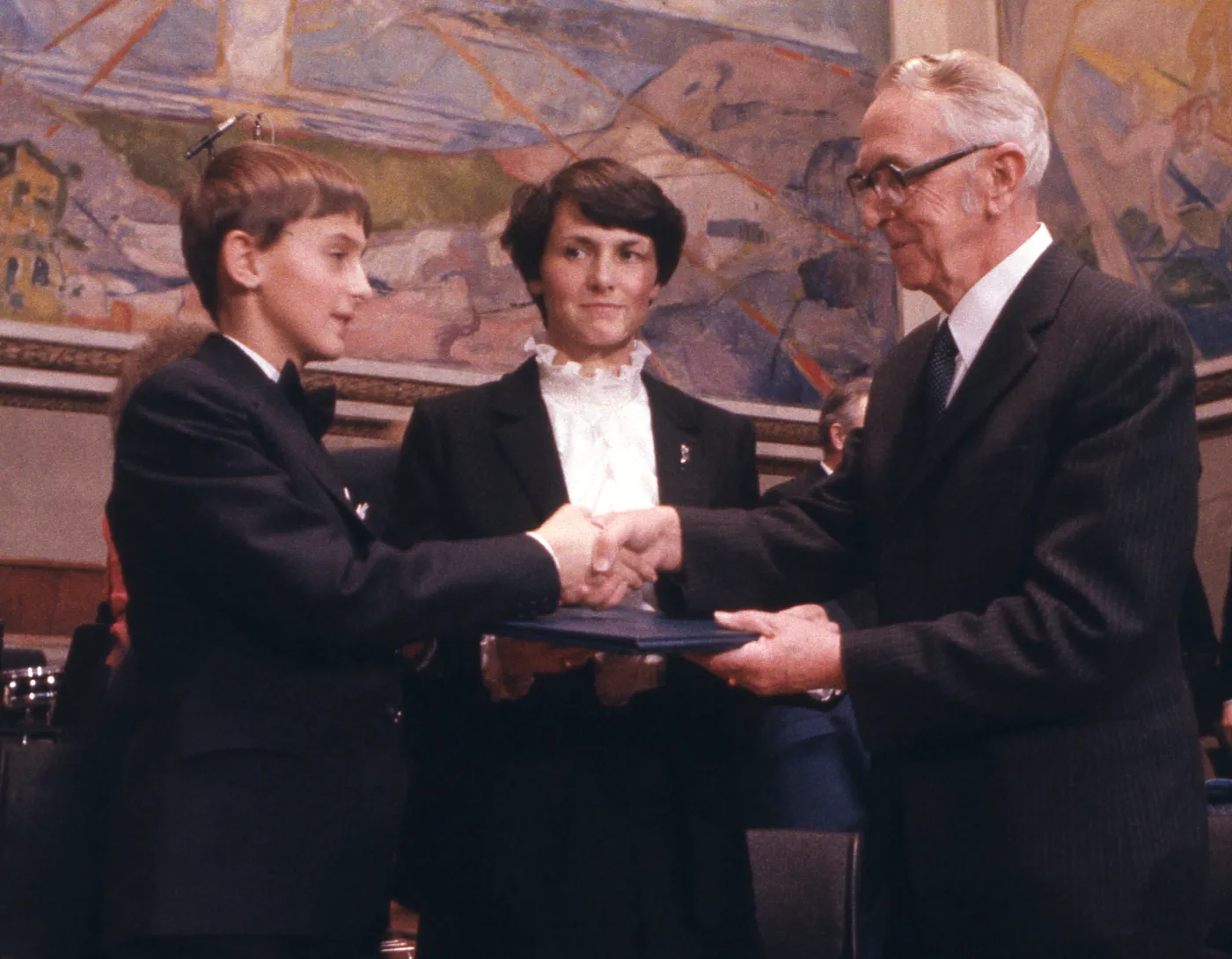 5484277-danuta-walesa-z-synem-odbiera.jpg