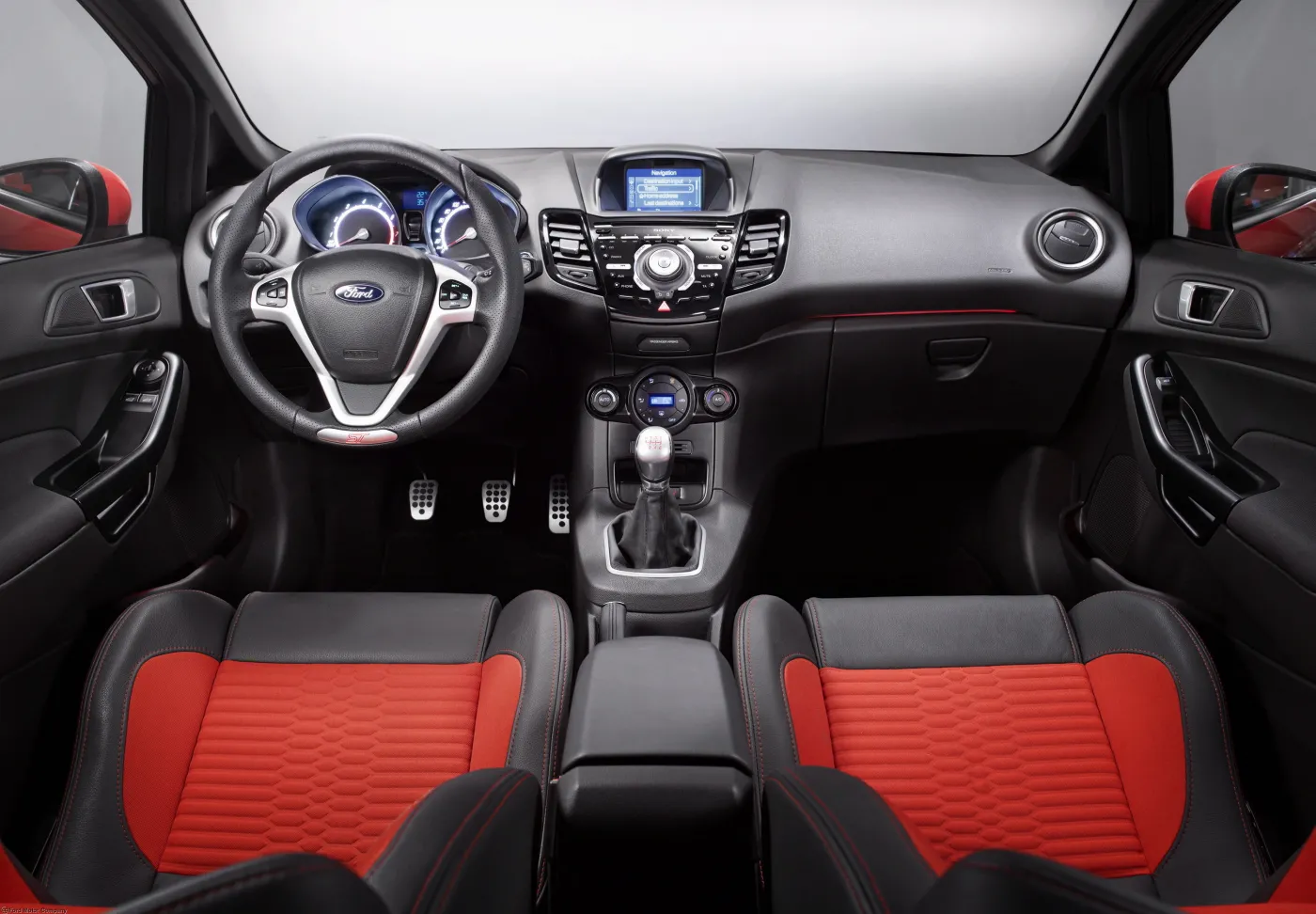 4607813-ford-fiesta-st-interior-01.jpg