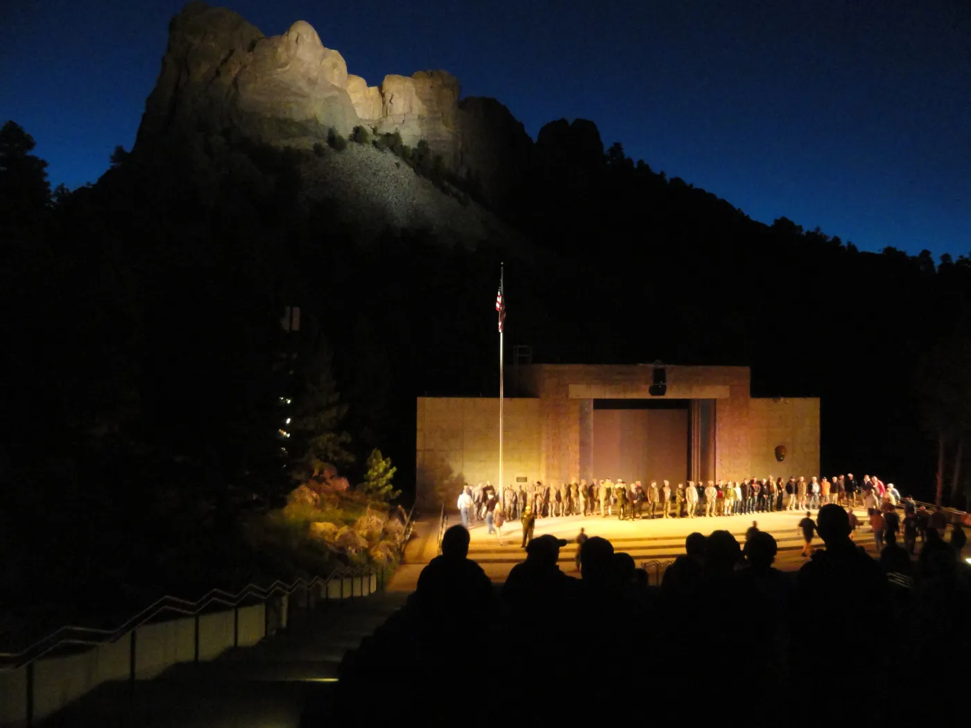 5162970-wieczor-w-parku-yellowstone.jpg