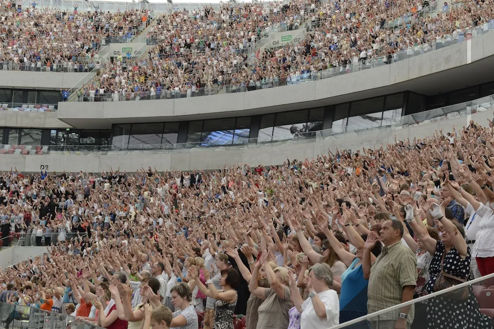 5170626-spotkanie-jezus-na-stadionie.jpg