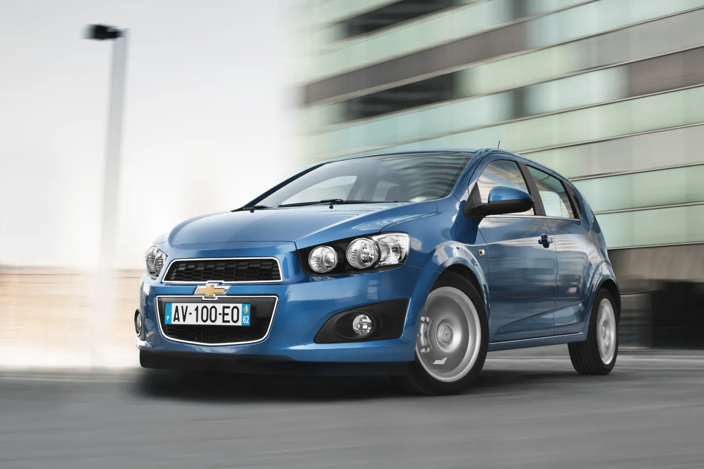 5245706-chevrolet-aveo-5-door-271048.jpg
