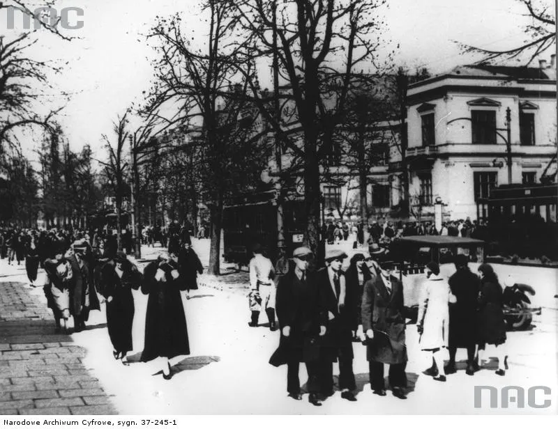 5886485-aleje-ujazdowskie-w-warszawie.jpg
