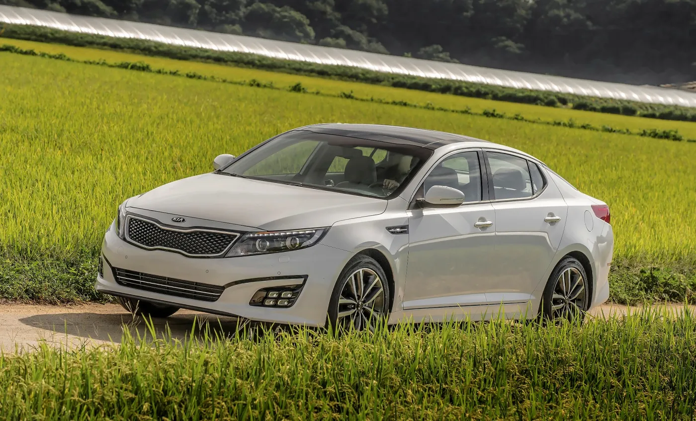 5504432-kia-optima-limuzyna-z-korei.jpg