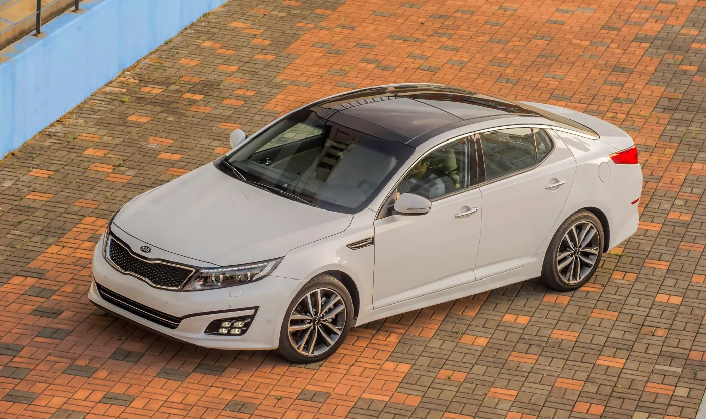 5504461-kia-optima-limuzyna-z-korei.jpg