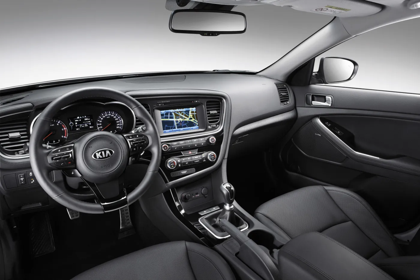 5504577-kia-optima-limuzyna-z-korei.jpg