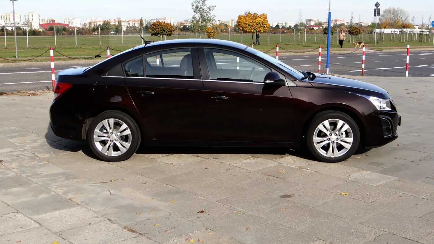 5528042-chevrolet-cruze-lpg-jazda-za.jpg