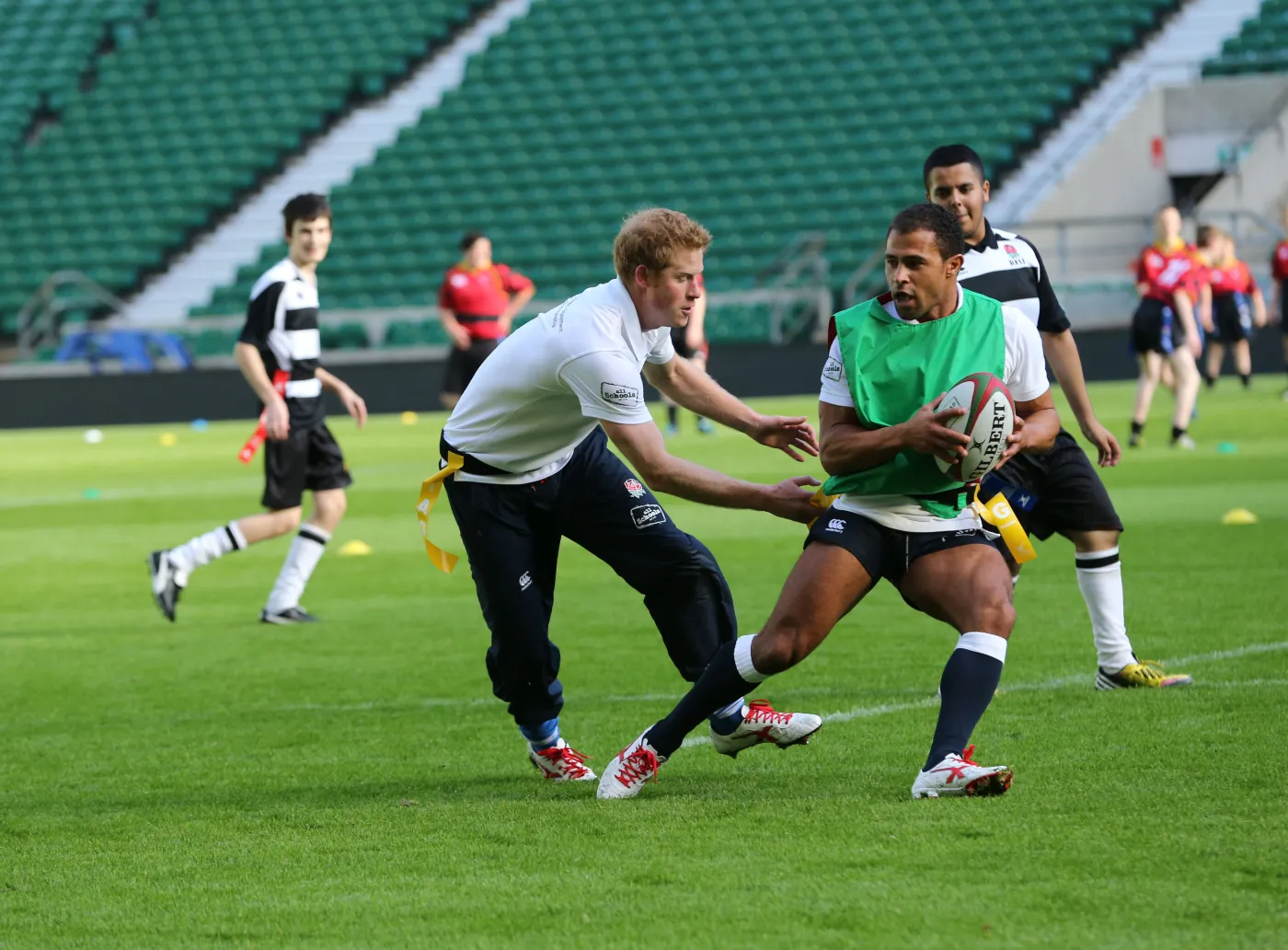 5532554-ksiaze-harry-gral-w-rugby-z.jpg