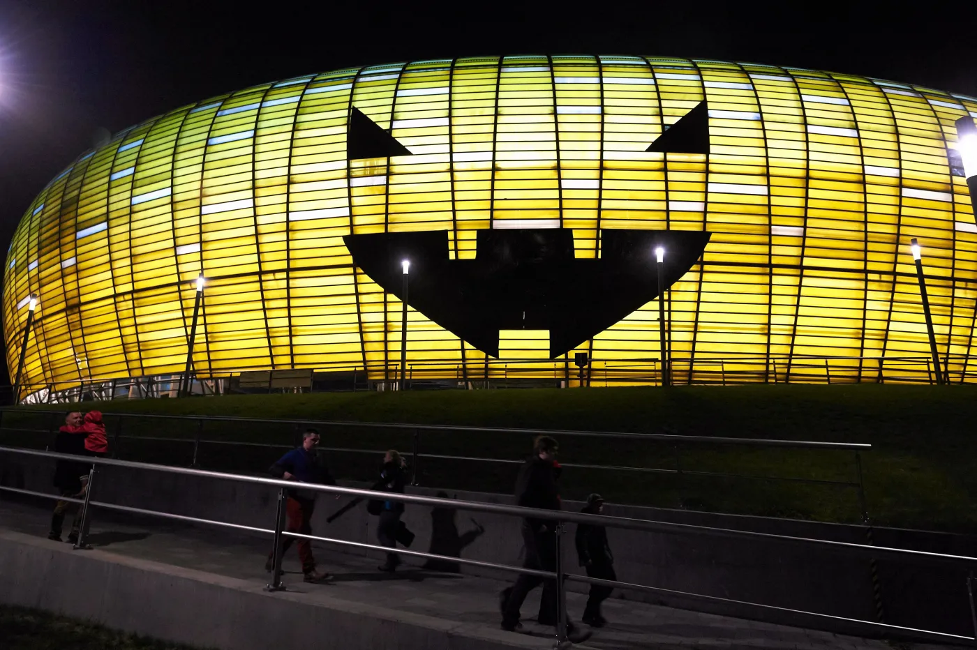 Gigantyczna dynia straszyła w Gdańsku na Halloween