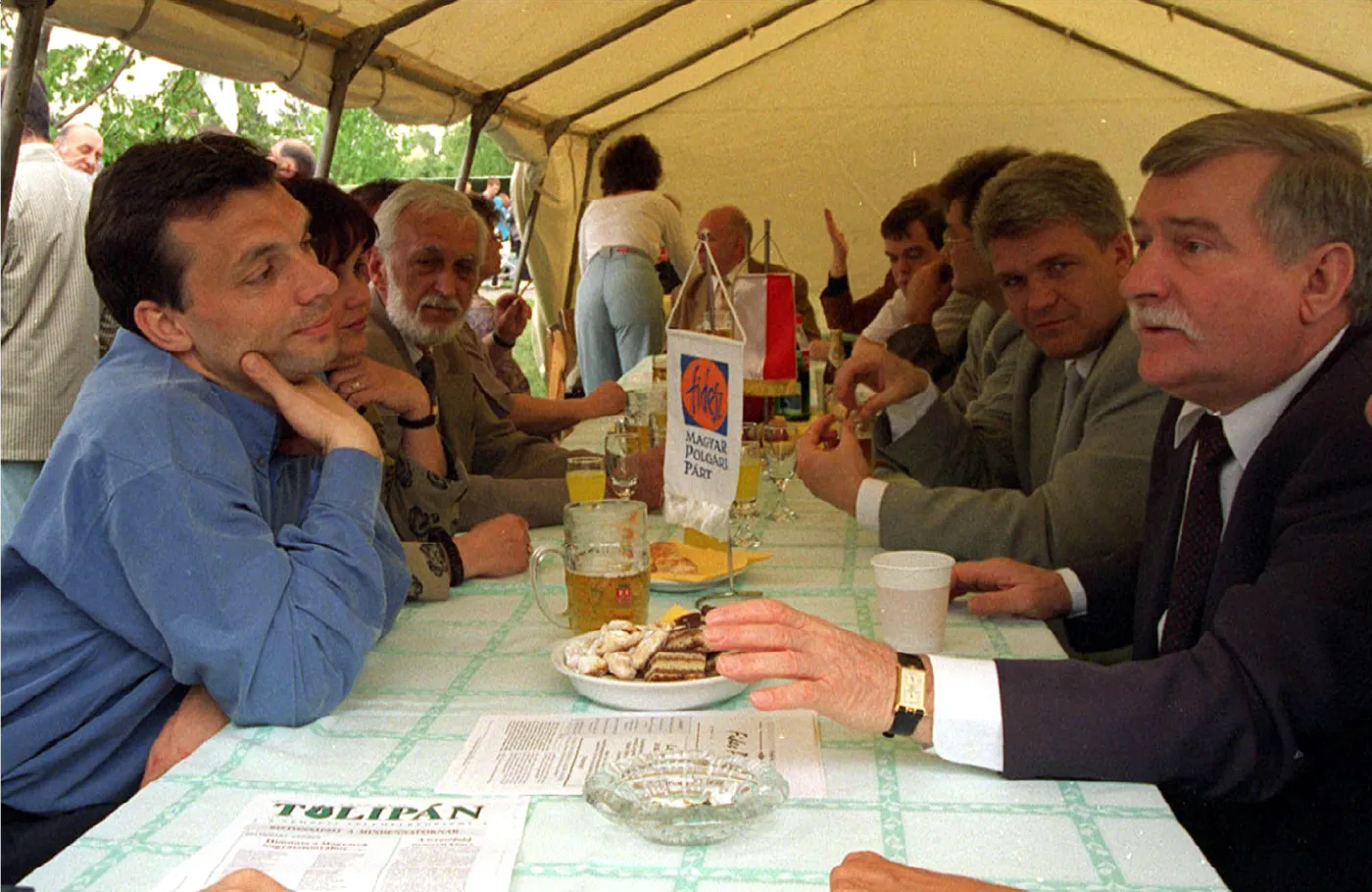 6124795-viktor-orban-i-lech-walesa.jpg