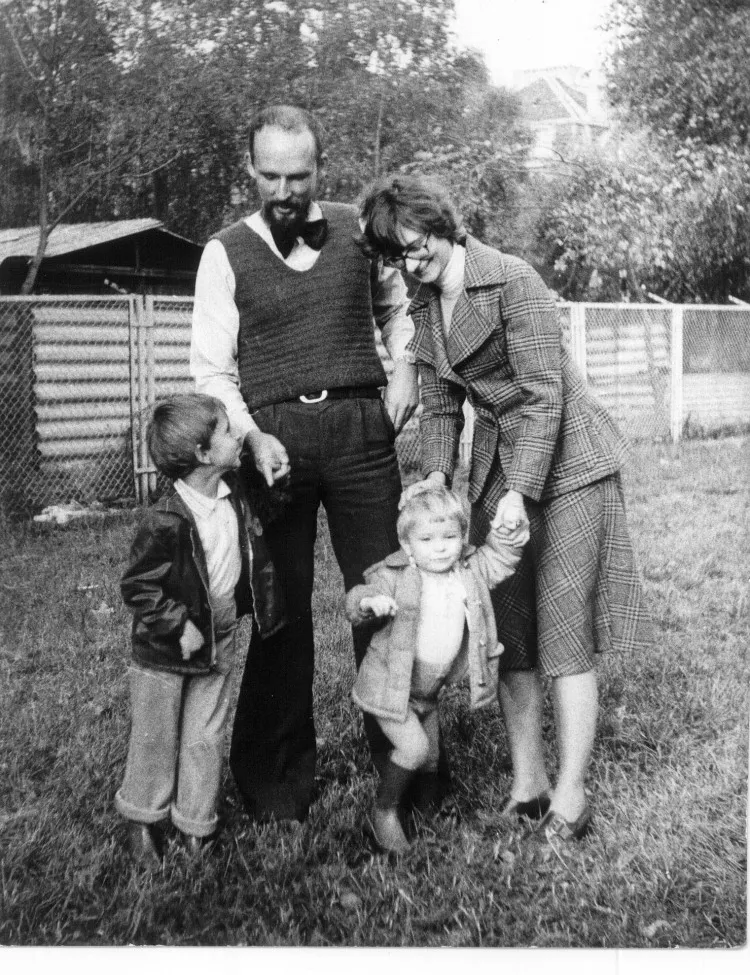 6141308-janusz-korwin-mikke-z-zona-i.jpg