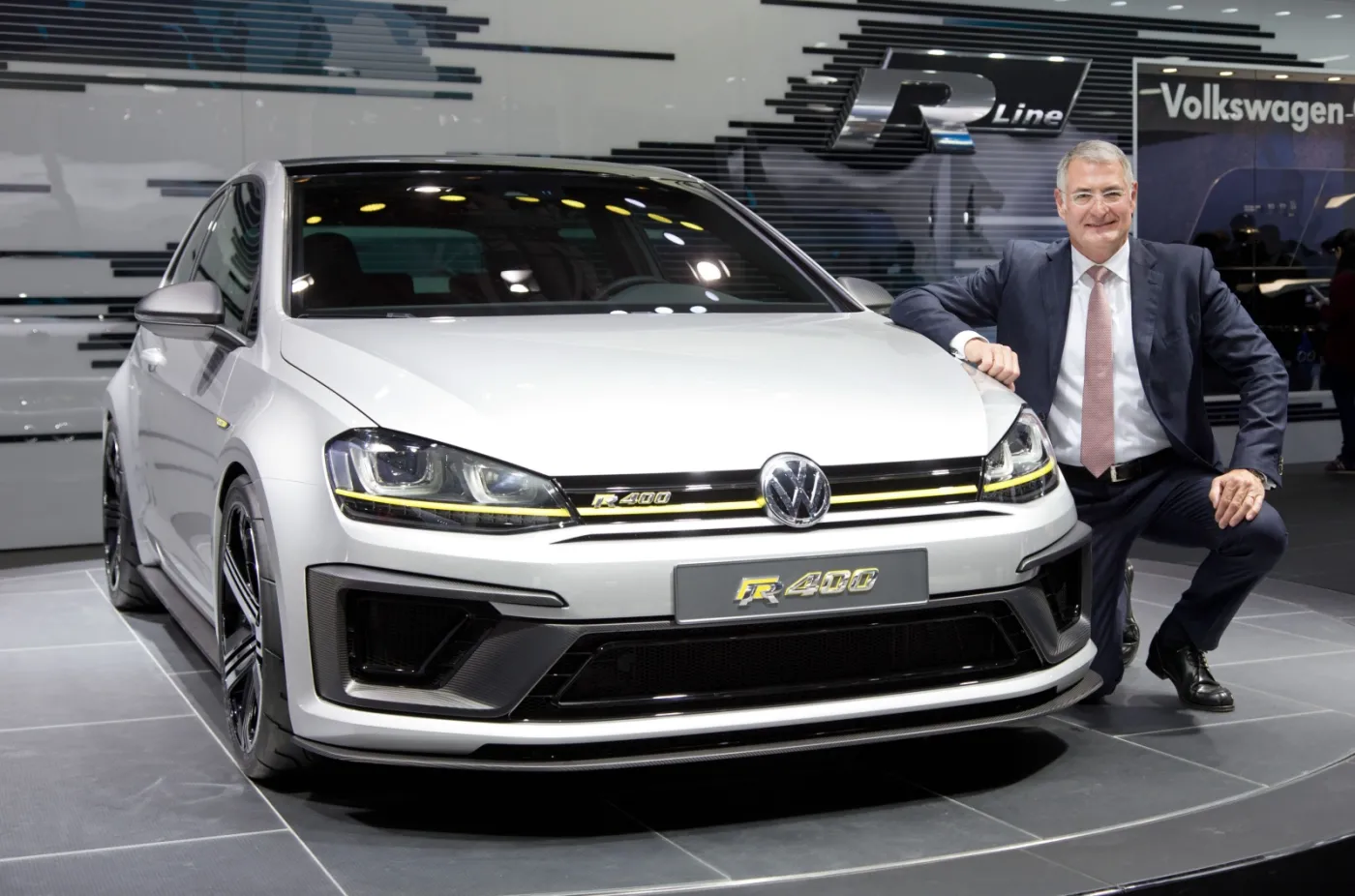 6190953-volkswagen-golf-r-400-concept.jpg