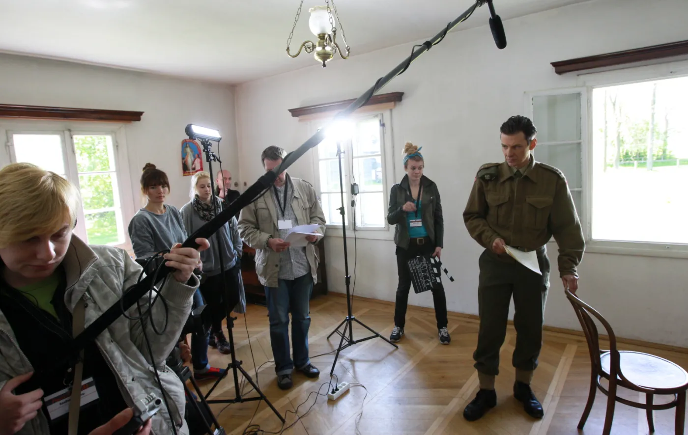 6280492-marcin-kwasny-na-planie-filmu.jpg
