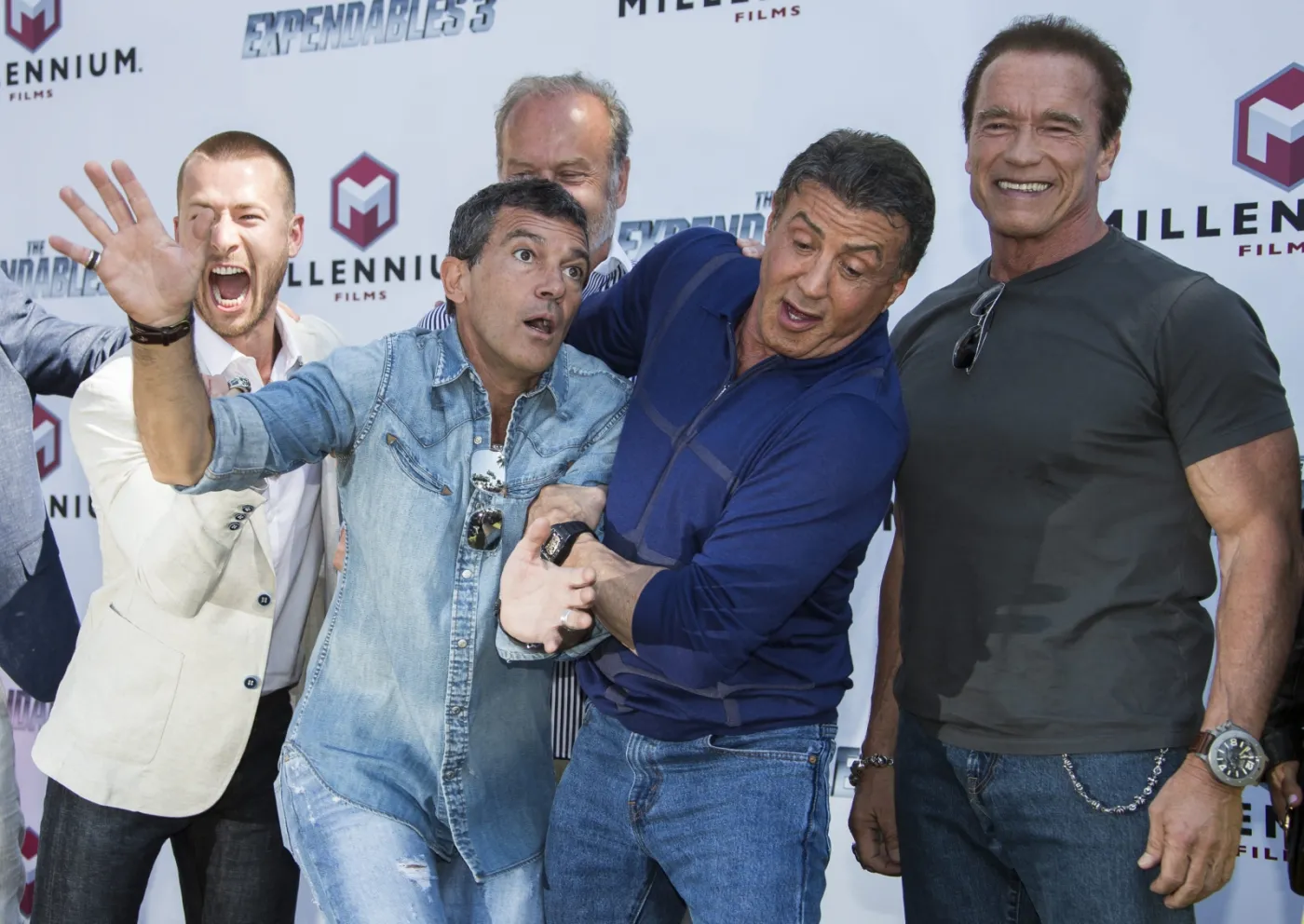 6303955-glen-powell-antonio-banderas.jpg