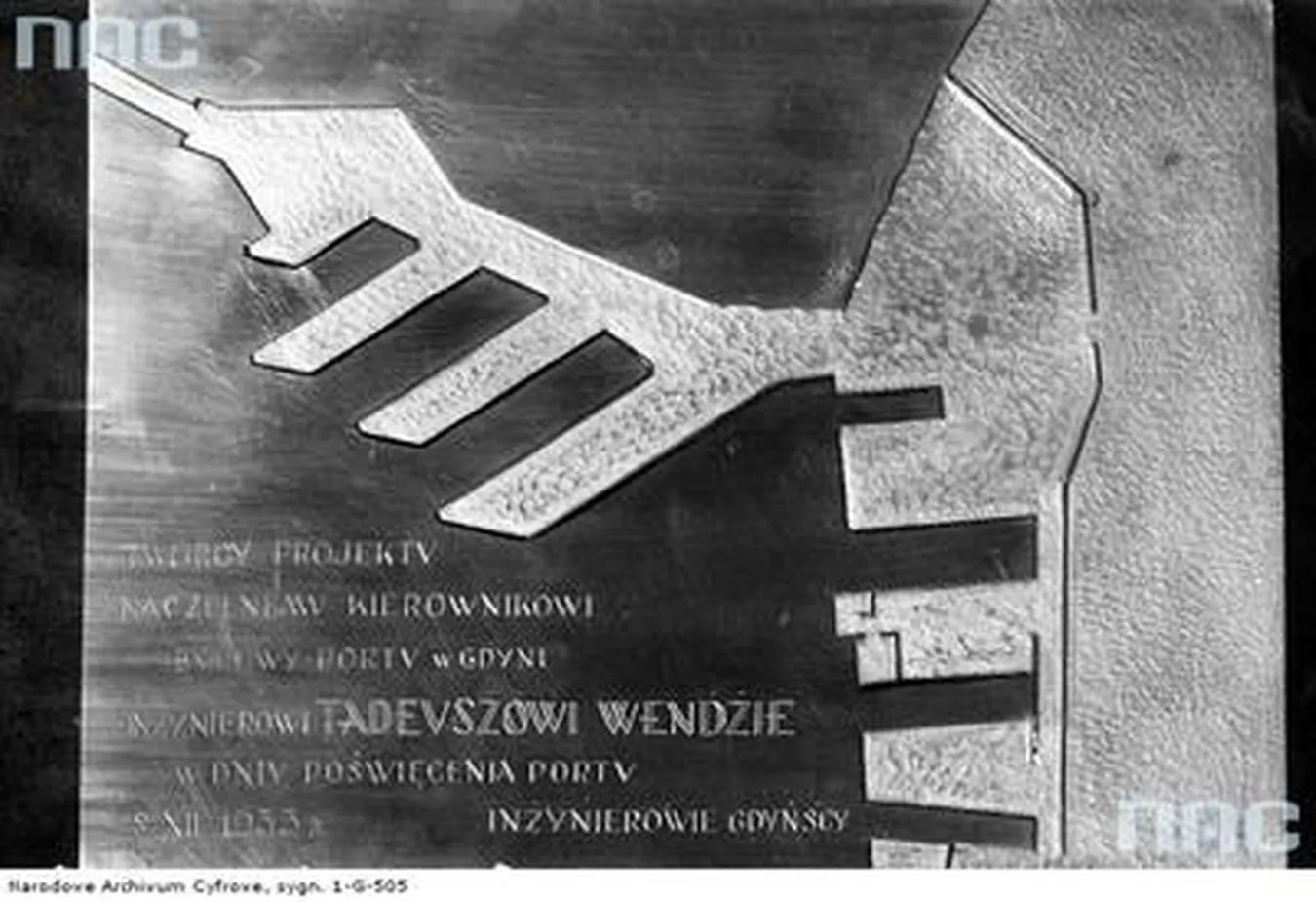 5915209-pamiatkowa-plakietka-wreczona.jpg