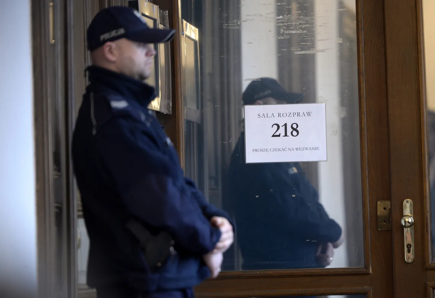 5919256-policja-w-sadzie-okregowym-w.jpg