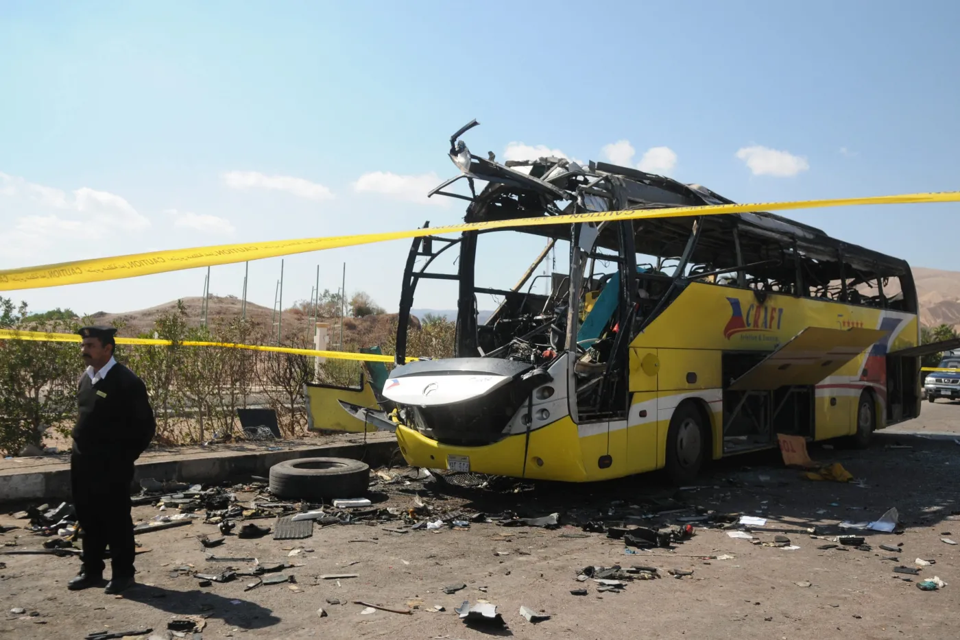 Zniszczony autobus w Egipcie