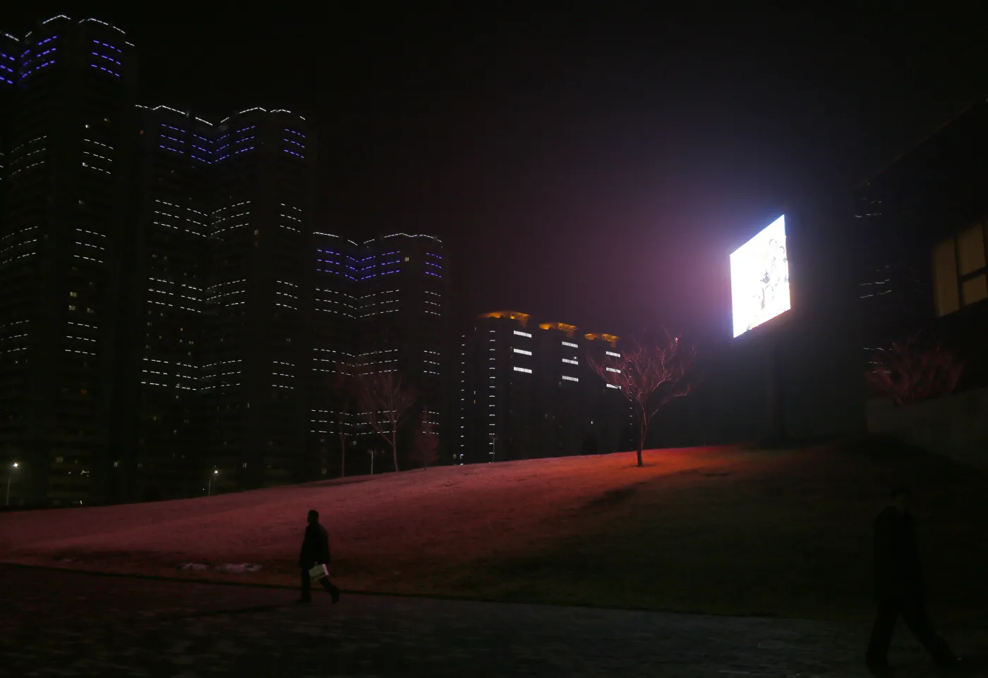 6014859-korea-polnocna-pjongjang-noc.jpg