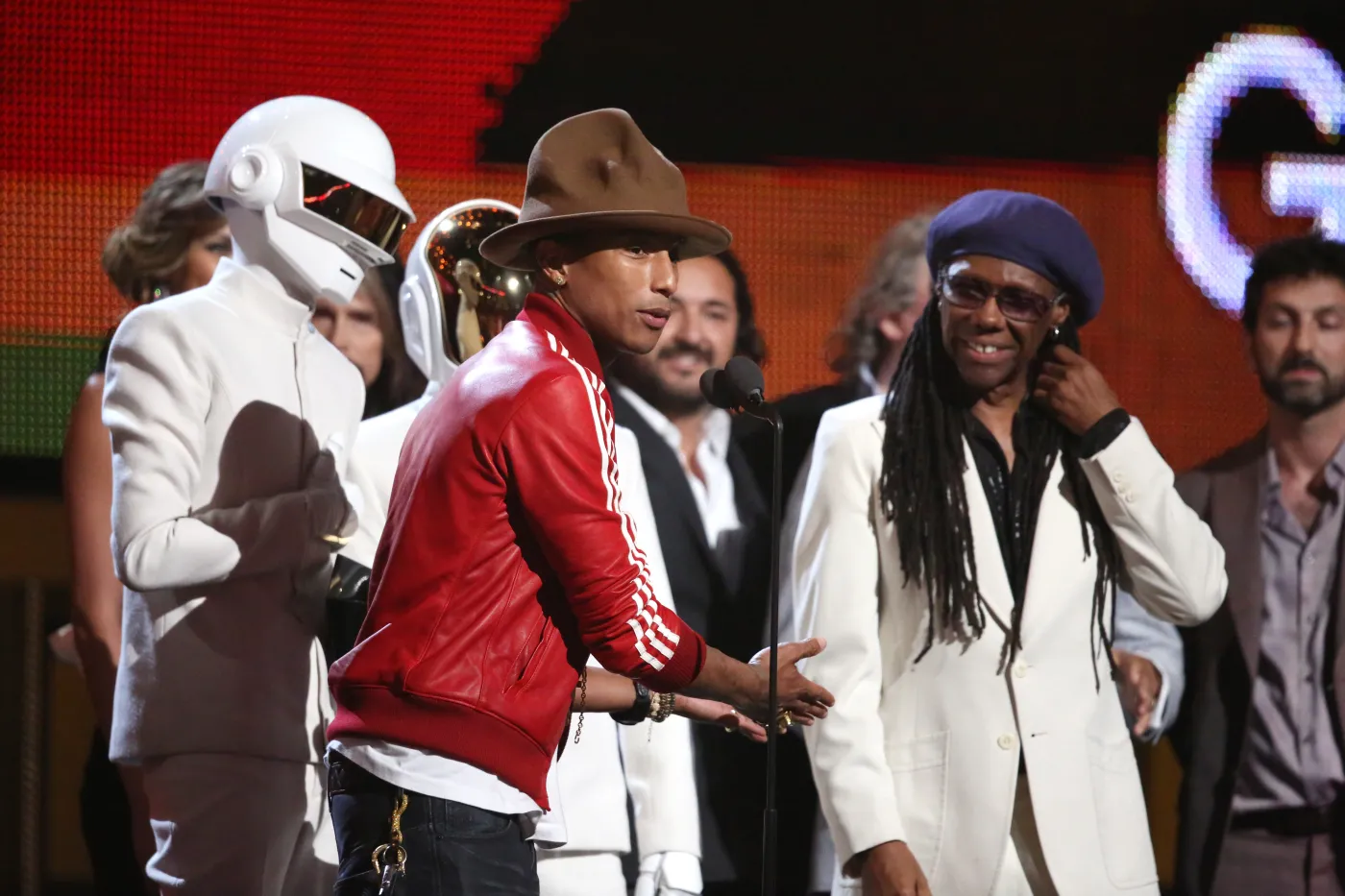 6050604-pharrell-williams-i-daft-punk.jpg