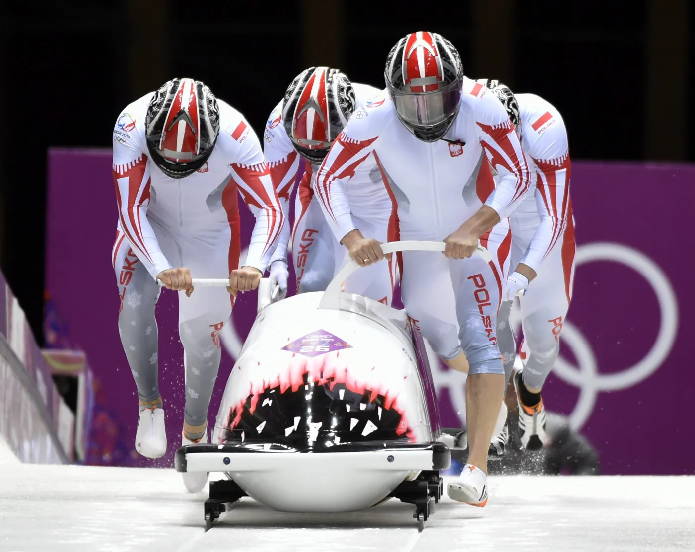 Dawid Kupczyk, Daniel Zalewski, Michał Kasperowicz i Paweł Mróz na starcie pierwszego ślizgu bobslejowych czwórek w Sliding Center Sanki, podczas Igrzysk Olimpijskich w Soczi 2014