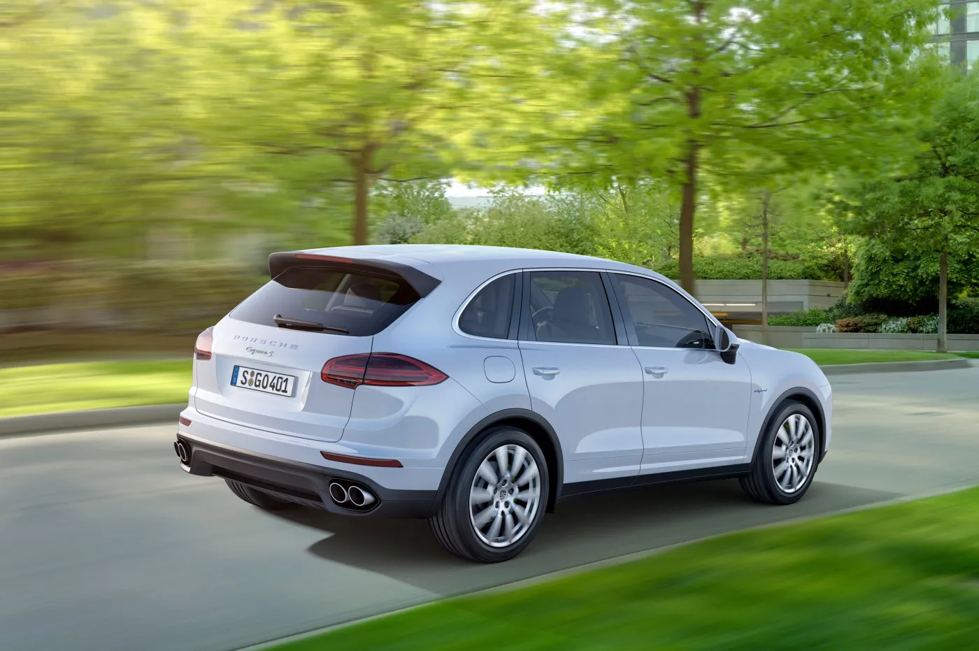 6601057-porsche-cayenne-s-e-hybrid.jpg